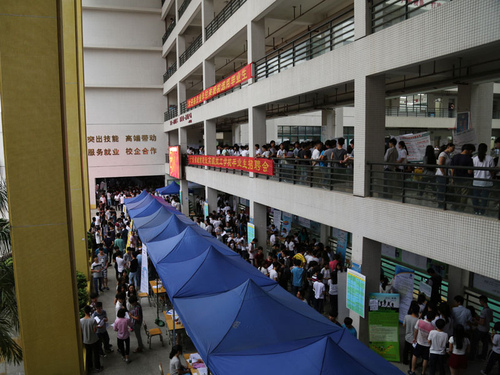 省城建学院举办2015年毕业生夏季招聘会