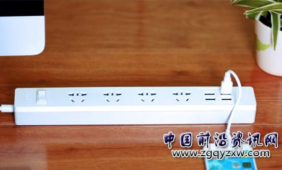 &ldquo;小U&rdquo;智能插线板2.JPG