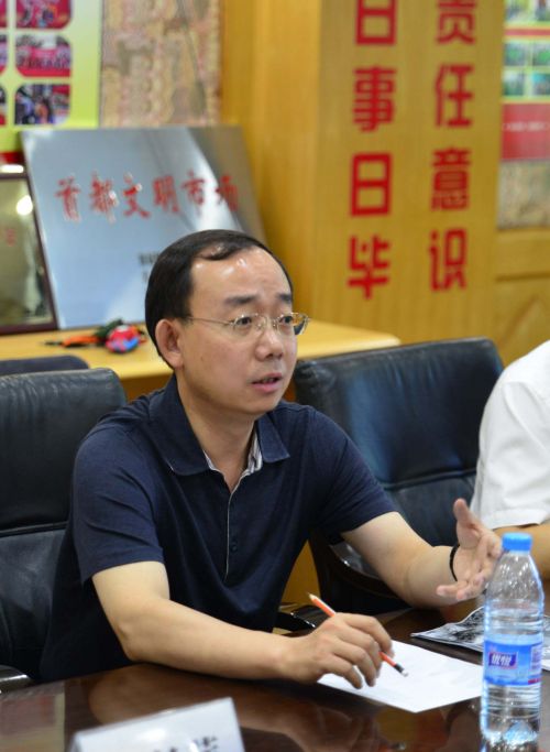 海淀区副区长孟景伟一行视察中发电子市场1