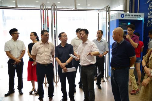 海淀区副区长孟景伟一行视察中发电子市场0