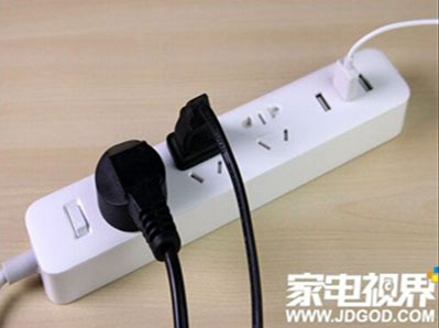 图5：&ldquo;家电视界&rdquo;测试&ldquo;某米&rdquo;USB插线板发现给手机充电耗时近3个小时