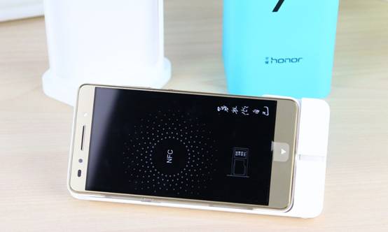 图1：360奇酷手机超高屏占比