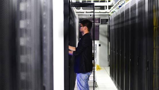 杭州滨江联通1号楼机房工作现场