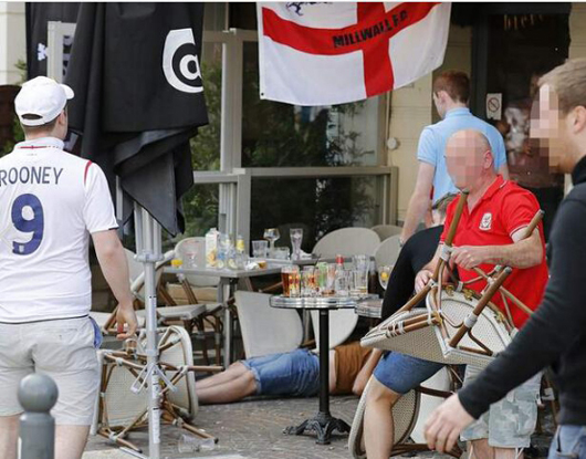 英俄球迷百人大混战 黄健翔:开除俄罗斯是欧洲杯难题