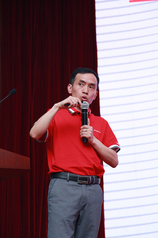 用友优普浙江区总经理钟义平_副本