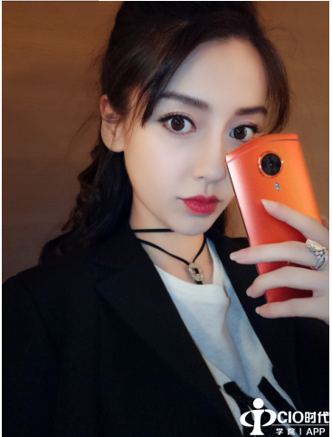  Angelababy晒美图T8自拍 美图T8购买不用等