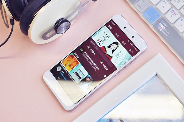 我的颜值担当!荣耀8青春版即日起震撼预约 售