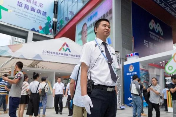 11月的深圳热闹非凡，精彩纷呈的市政活动都离不开他……