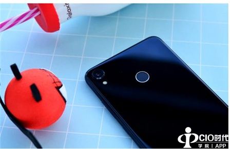 全面屏最虔诚的布道者 海信哈利手机全面开放购买