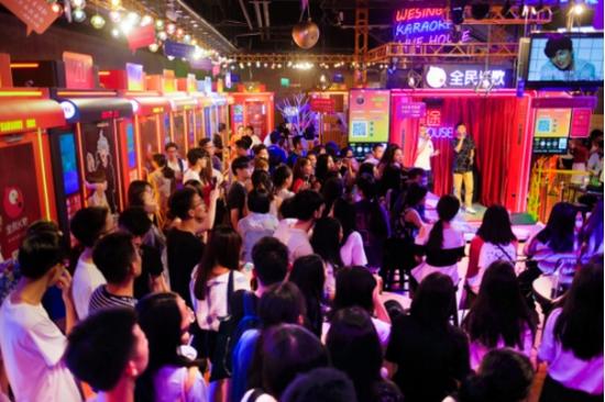 （LIVEHOUSE的舞台与观众客流）