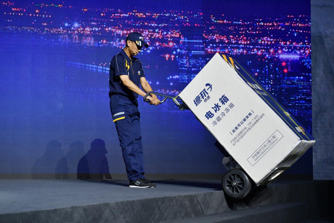 小机器大能量 德邦快递上楼神器爬楼机支招大