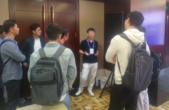 D:\文案\0507 QCon十年北京--攀哥演讲\会后交流_副本.jpg
