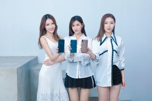 A系列产品图/A40s/模特图/WechatIMG24.jpeg