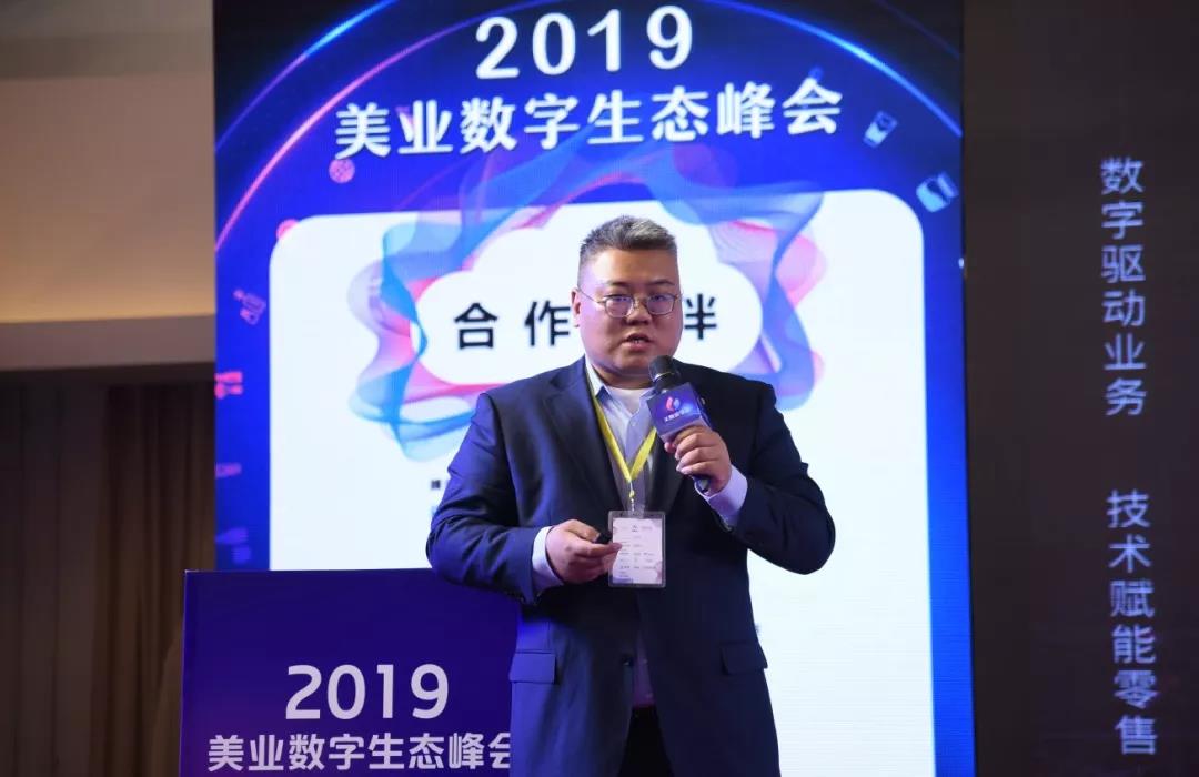 邱伸.jpg