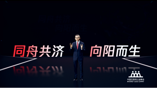 黑暗中有人的照片上写着字

描述已自动生成
