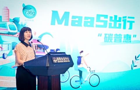 图片包含 女人, 桌子, 前, 男人
描述已自动生成