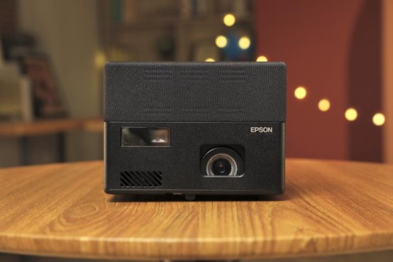 桌子上摆放着黑色的机器

中度可信度描述已自动生成