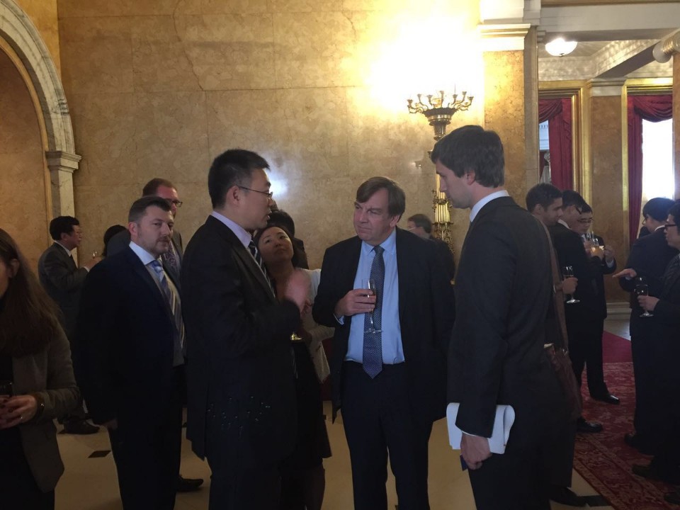 亚信CEO武军与英国大臣深入交流