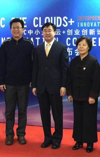 高策理院长(左),田川副局长(中),唐保玲理事长(右)