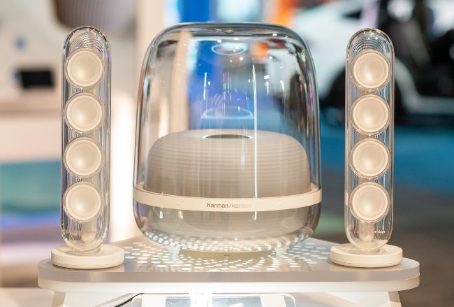 哈曼卡顿推出soundsticks4全新音乐水晶四代桌面式立体声音箱