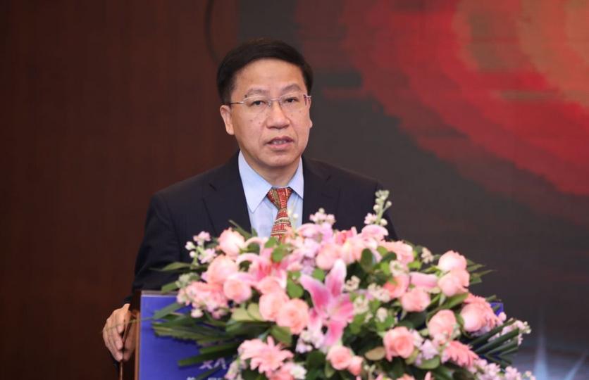 女士,北京电子学会副理事长,清华大学教授及学术委员会委员王志华博士