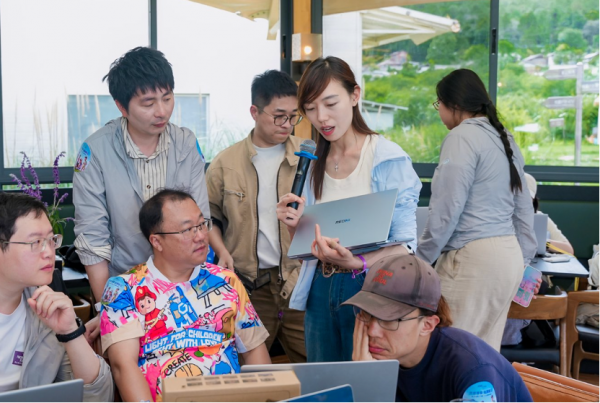 一台轻薄本走进纳西村:英特尔如何重新定义AI PC移动体验?