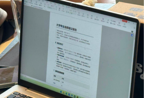一台轻薄本走进纳西村:英特尔如何重新定义AI PC移动体验?